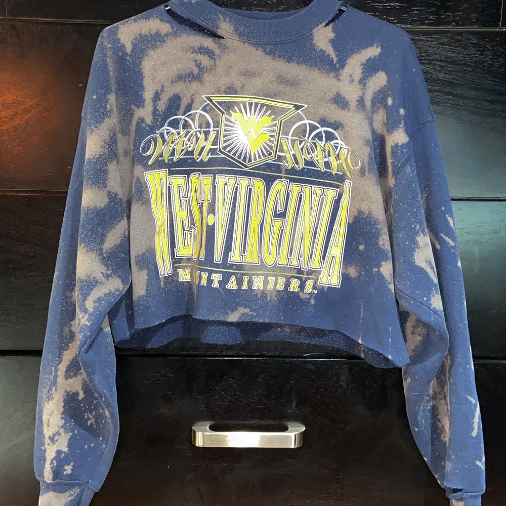 vintage west virginia cropped hoodie